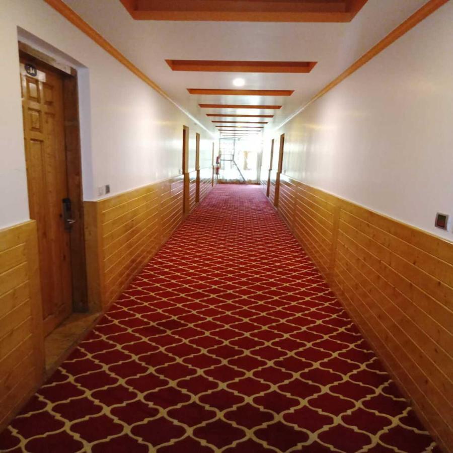 Hotel Sheen Srīnagar Exteriör bild
