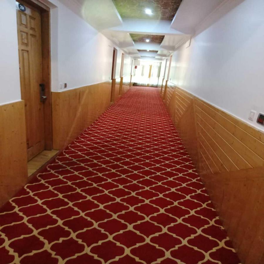 Hotel Sheen Srīnagar Exteriör bild